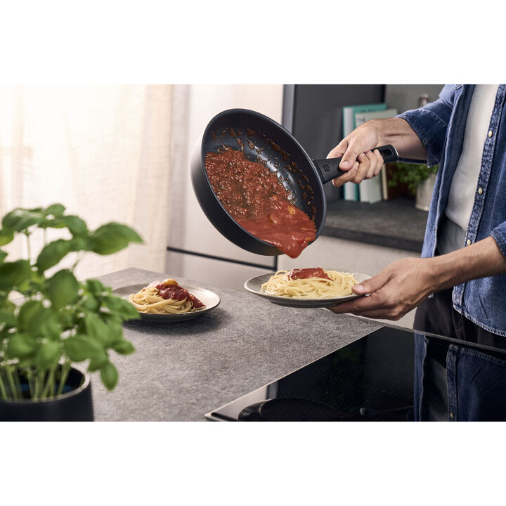 Madura Plus, Schmorpfanne, 28 cm, Aluminium, Titanverstärkte keramische Antihaftbeschichtung, large 2