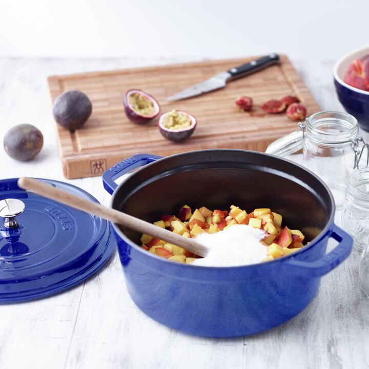 La Cocotte, 3.7 l cast iron round Cocotte, Blueberry, large 4