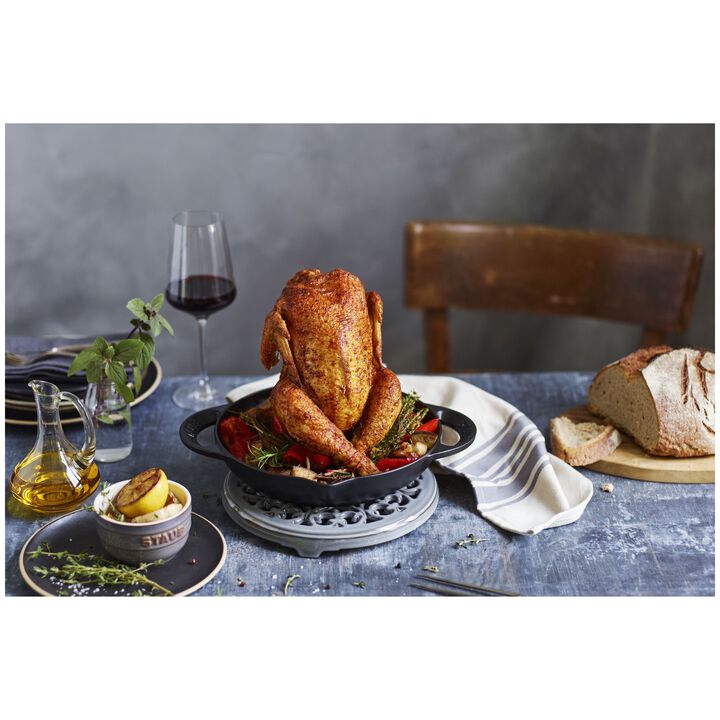 Specialities, 24 cm cast iron round Roaster, black, large 4